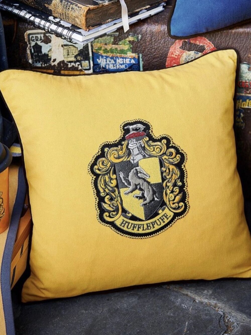 🦡 NEW Pottery Barn Teen Harry Potter Hufflepuff Pillow Cover + PBTeenInsert 16"